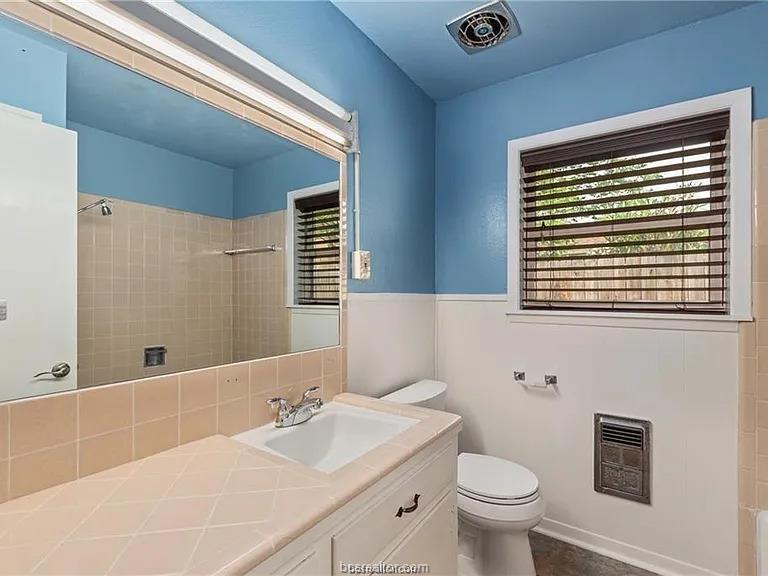 902 Holik Drive, College Station, TX 77840