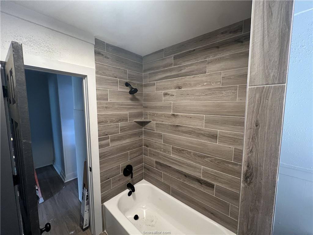 803 East McAlpine Street, Navasota, TX 77868