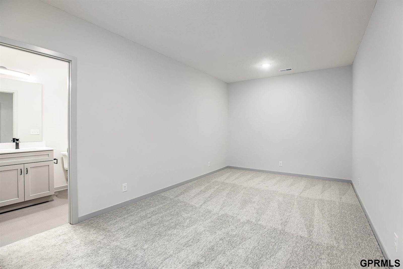 18053 Blackwalnut Street, Omaha, NE 68136