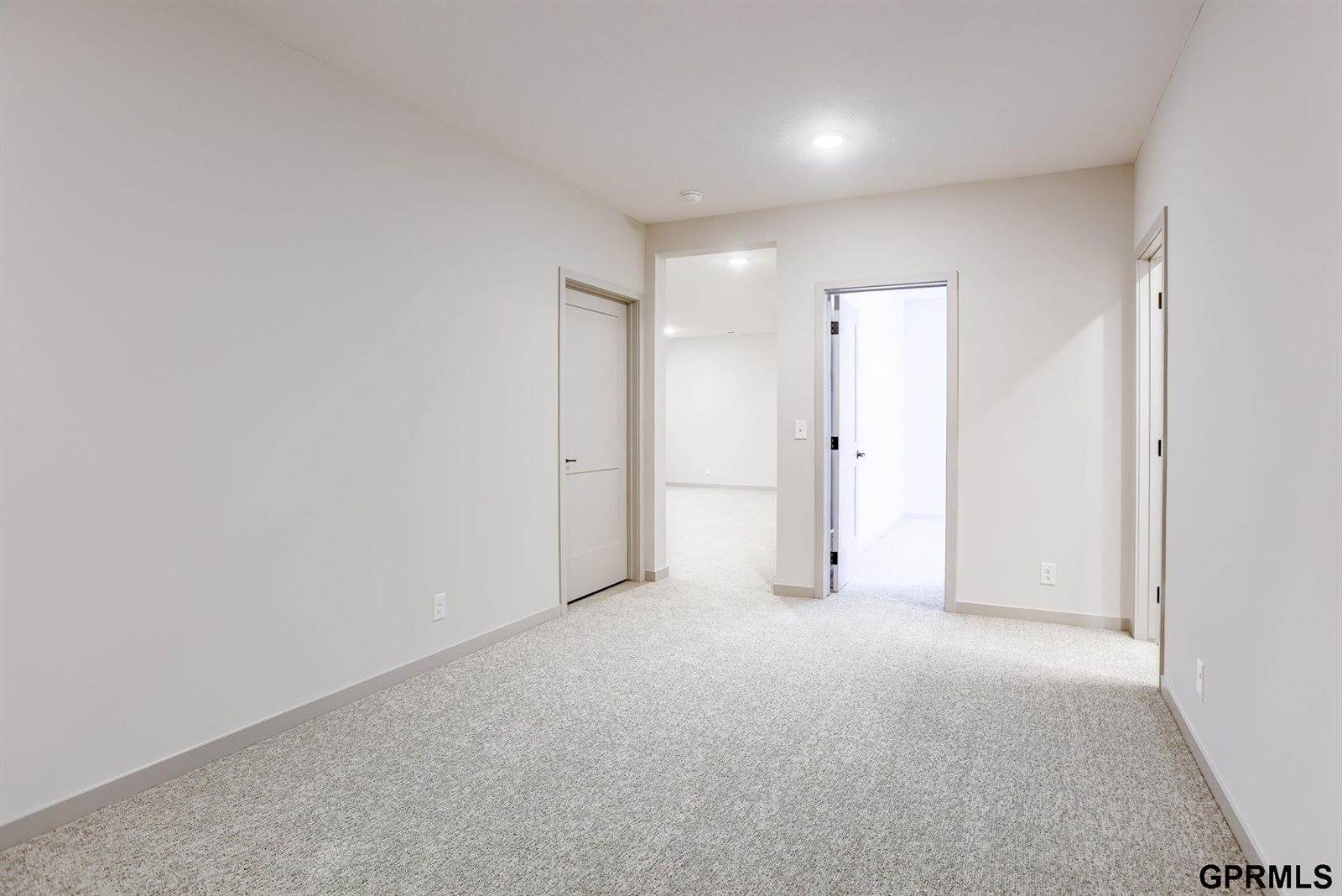 18053 Blackwalnut Street, Omaha, NE 68136