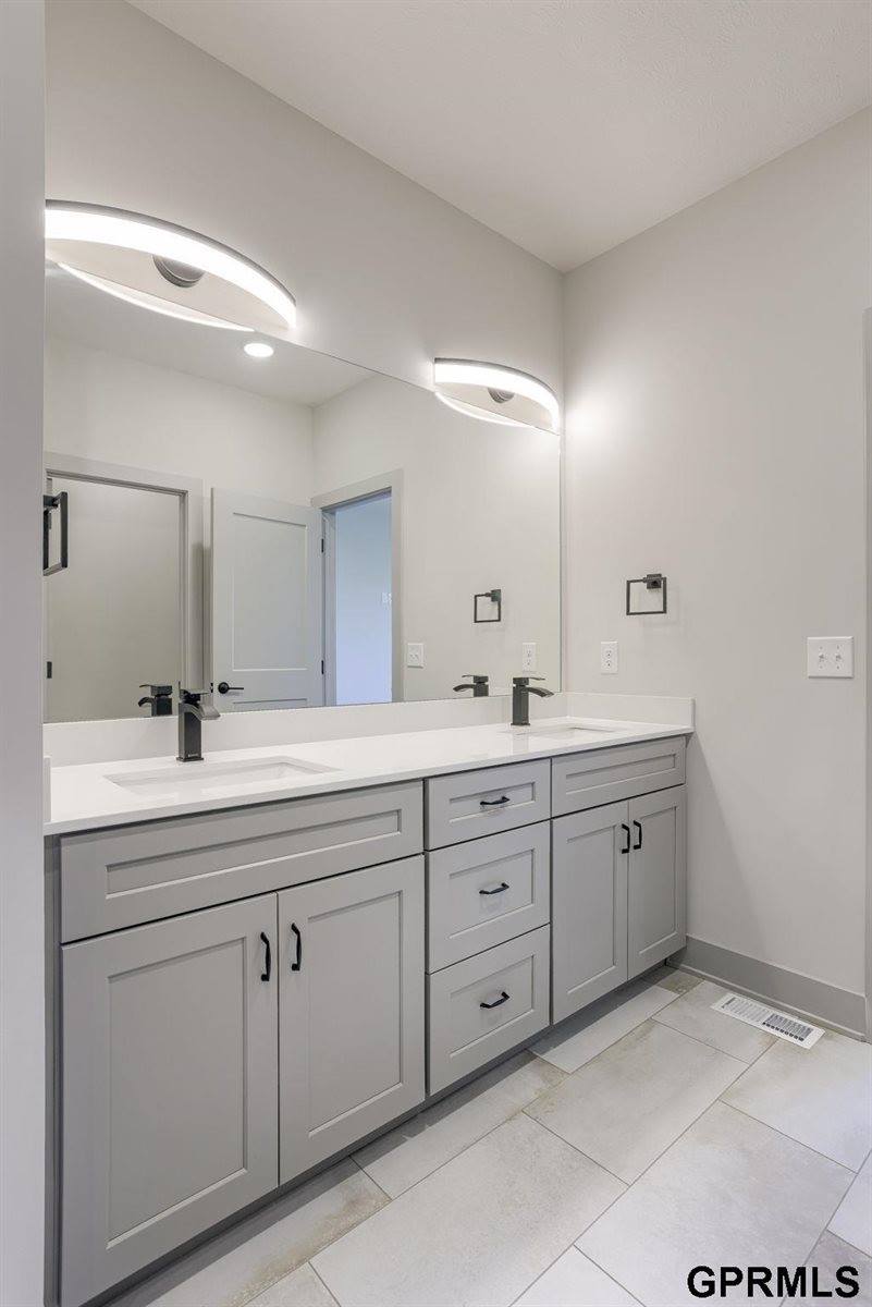 18053 Blackwalnut Street, Omaha, NE 68136