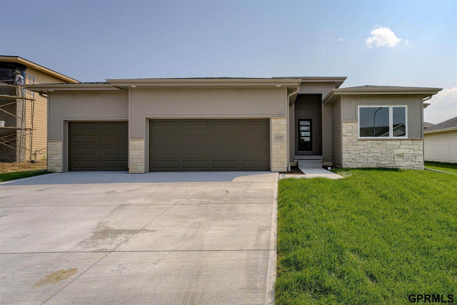 20605 Woodridge Drive, Gretna, NE 68028