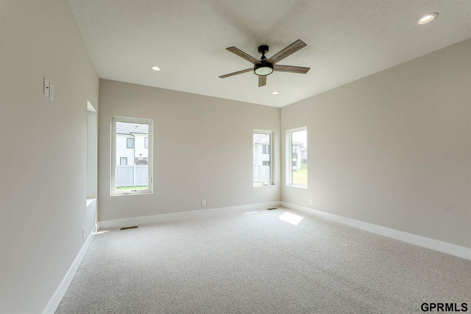 20605 Woodridge Drive, Gretna, NE 68028