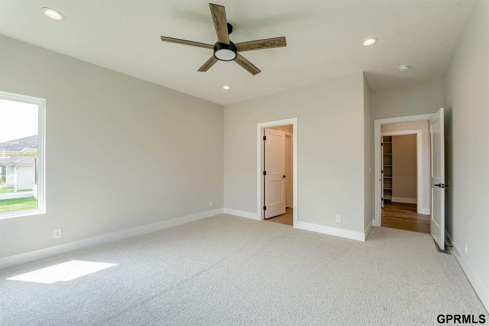 20605 Woodridge Drive, Gretna, NE 68028