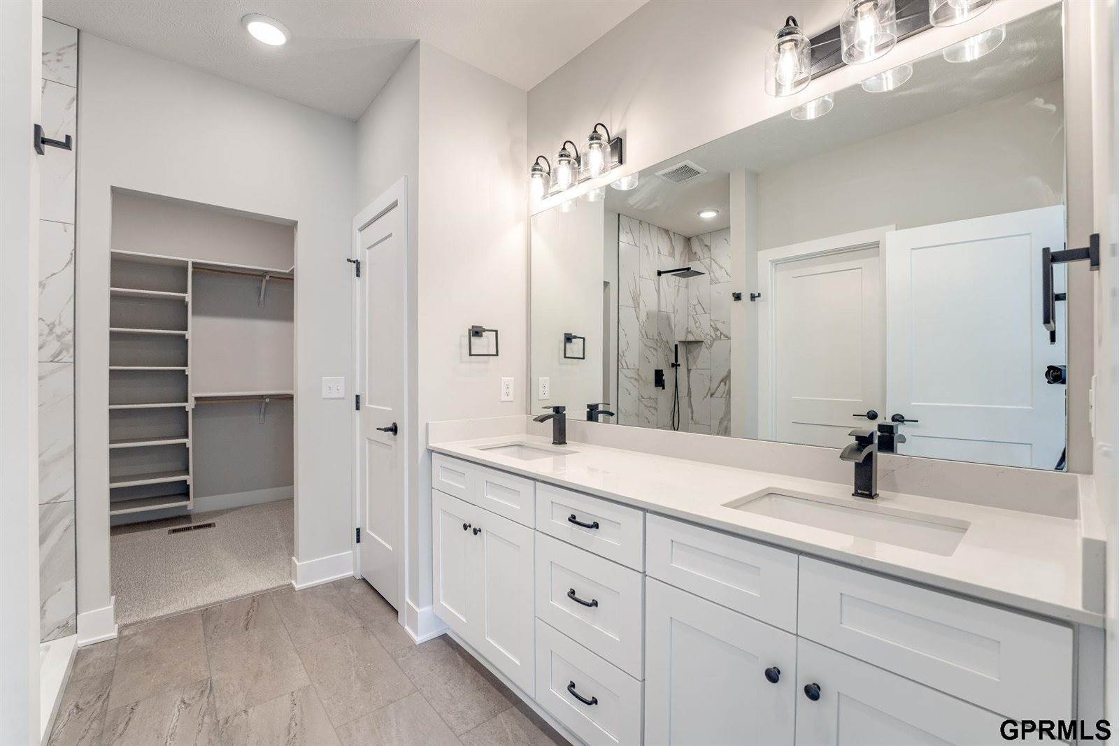 20605 Woodridge Drive, Gretna, NE 68028