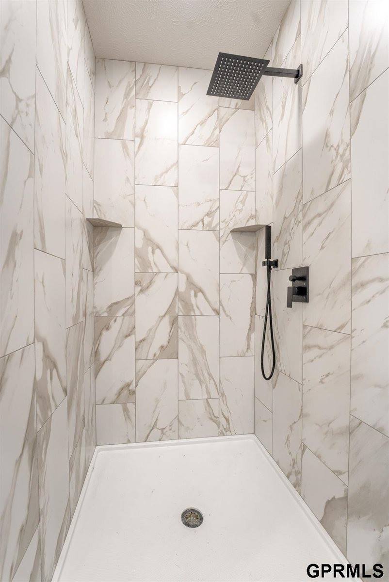 20605 Woodridge Drive, Gretna, NE 68028