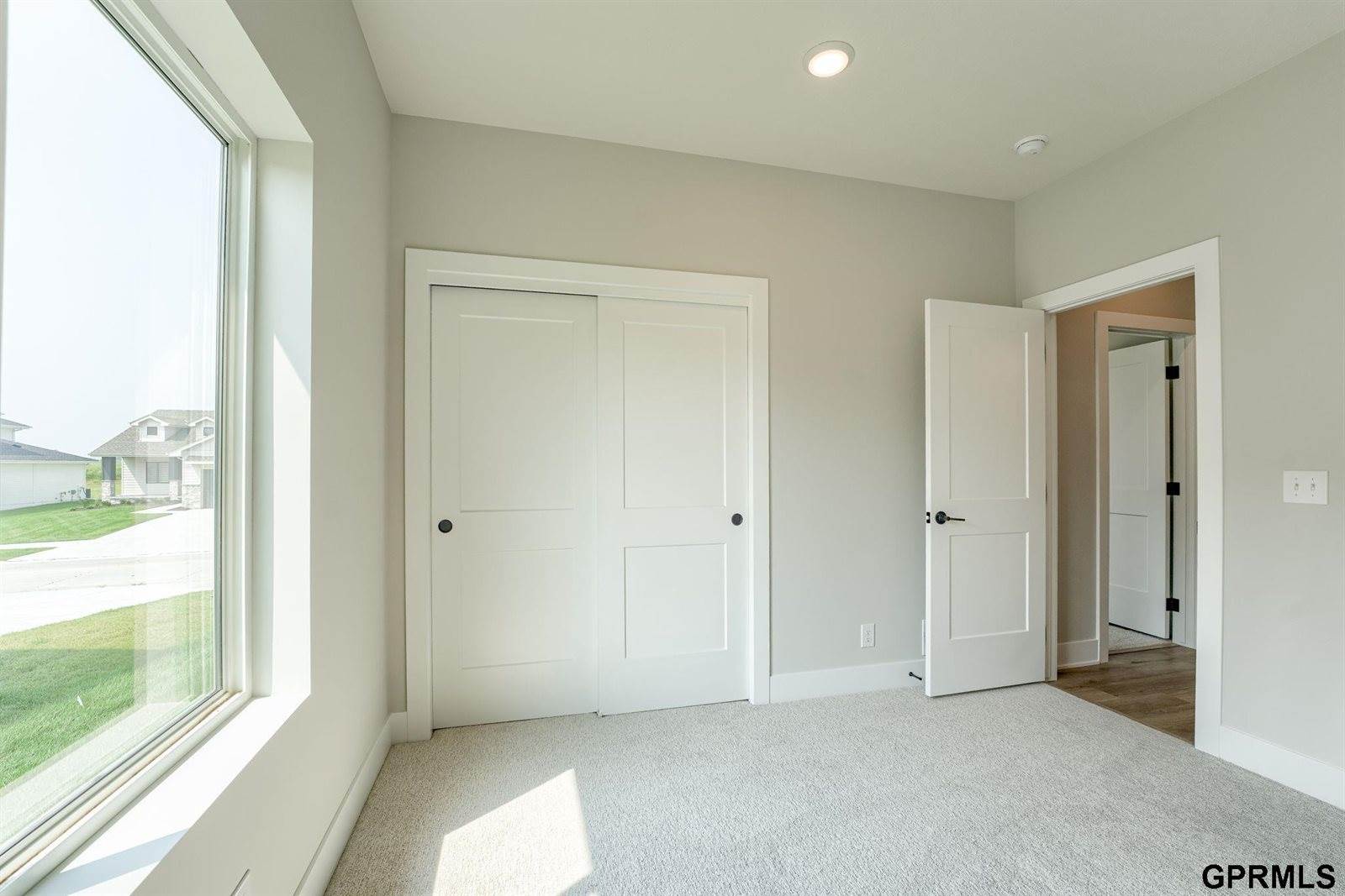 20605 Woodridge Drive, Gretna, NE 68028