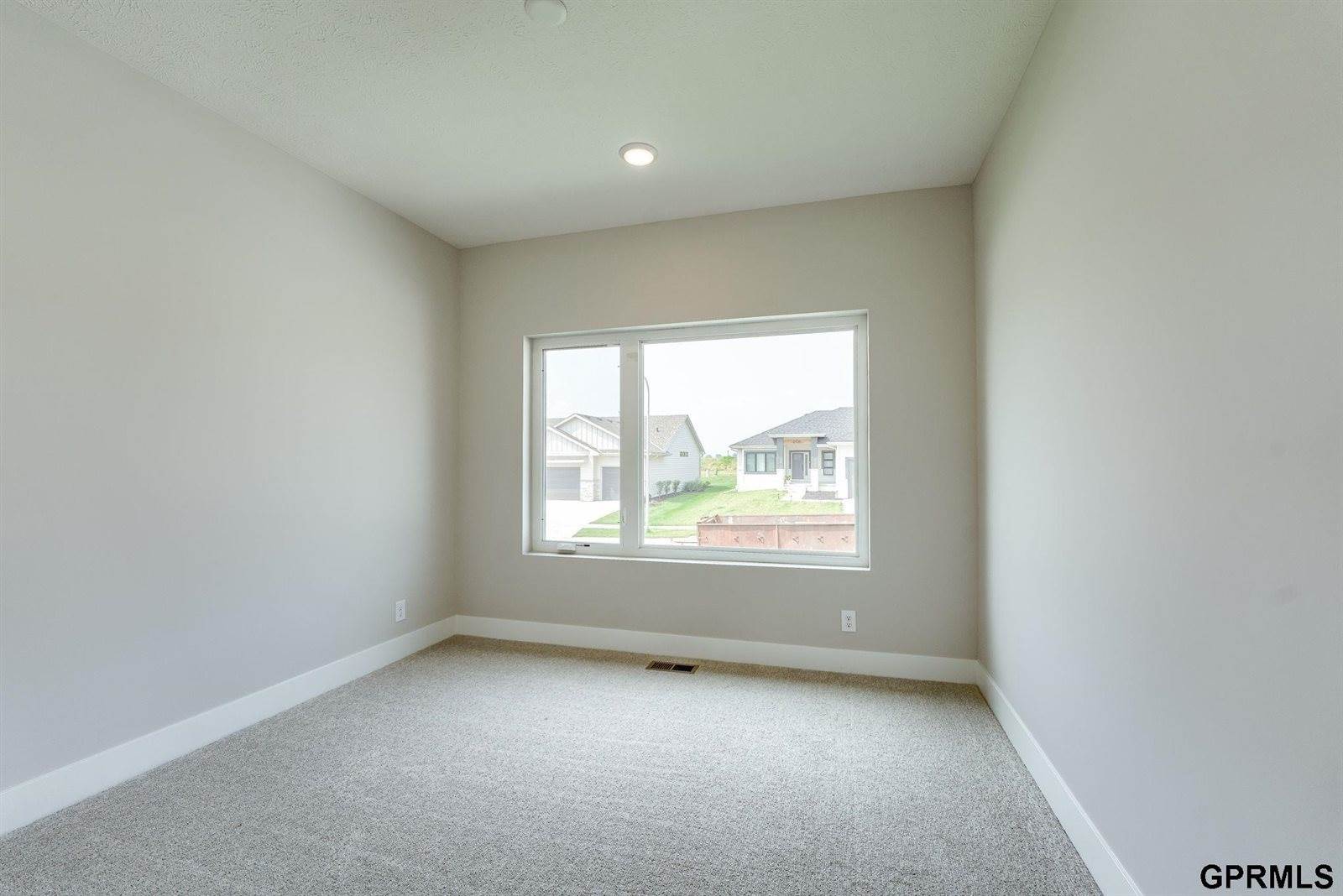 20605 Woodridge Drive, Gretna, NE 68028