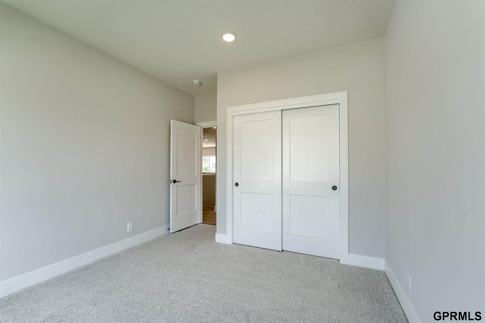 20605 Woodridge Drive, Gretna, NE 68028