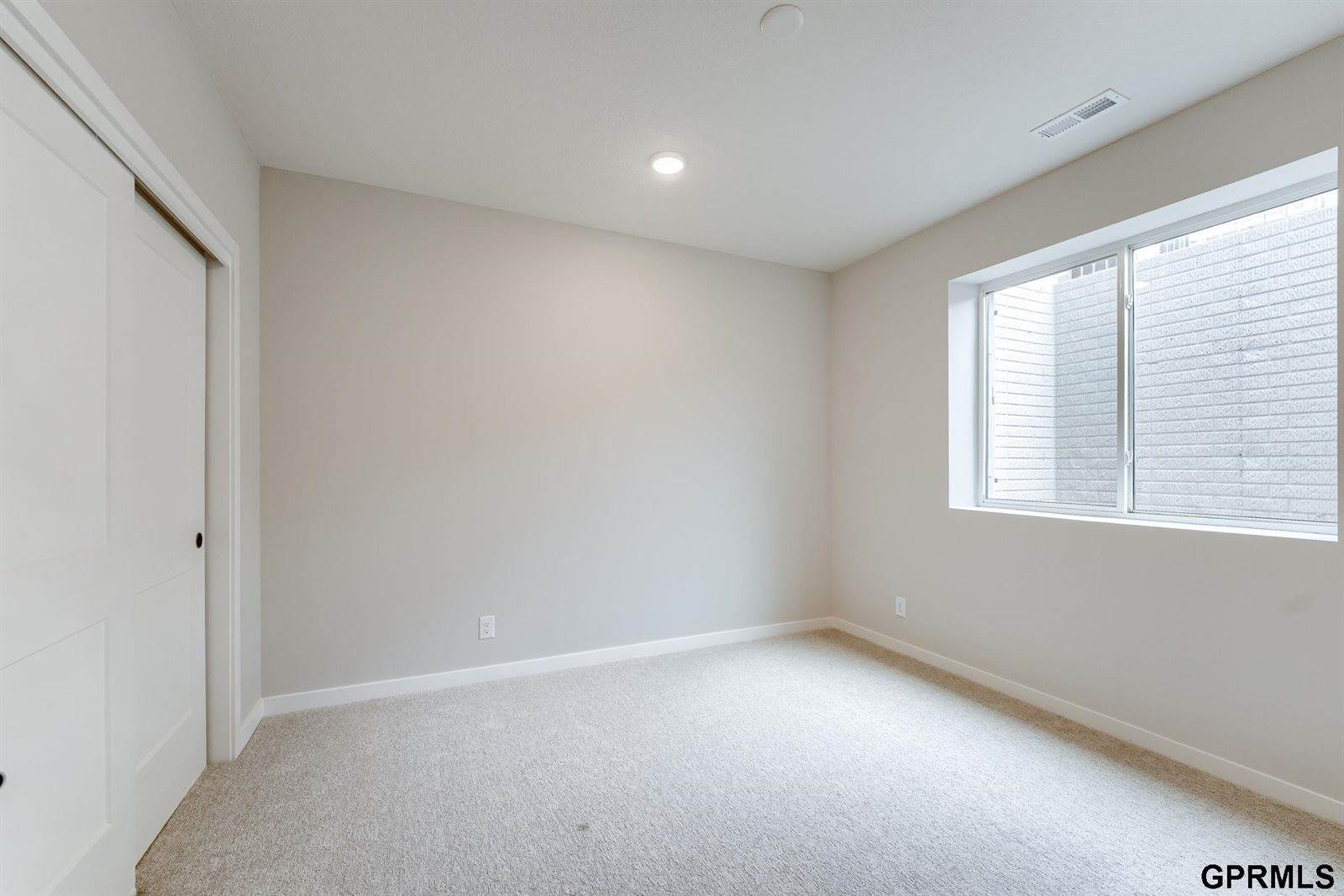 20605 Woodridge Drive, Gretna, NE 68028