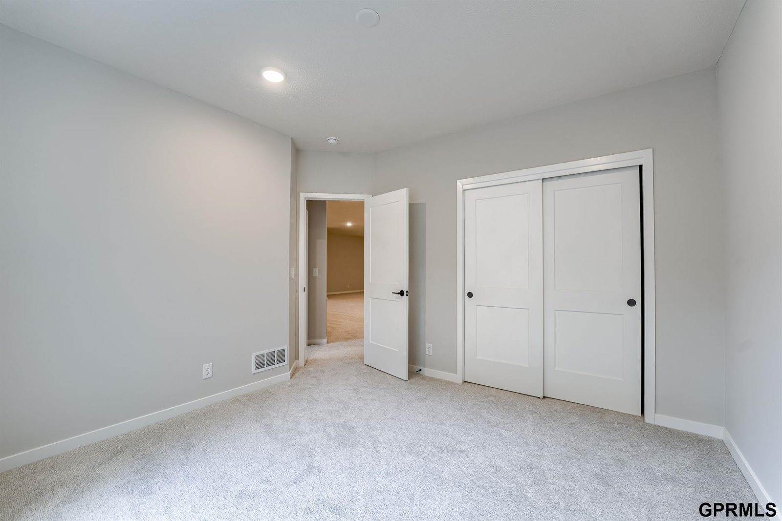 20605 Woodridge Drive, Gretna, NE 68028