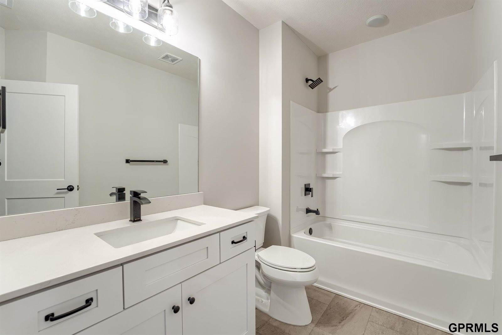 20605 Woodridge Drive, Gretna, NE 68028