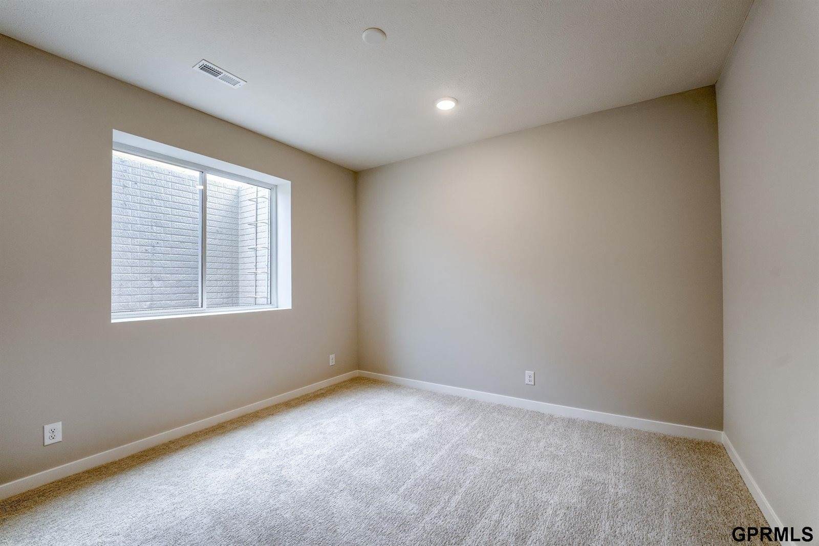 20605 Woodridge Drive, Gretna, NE 68028