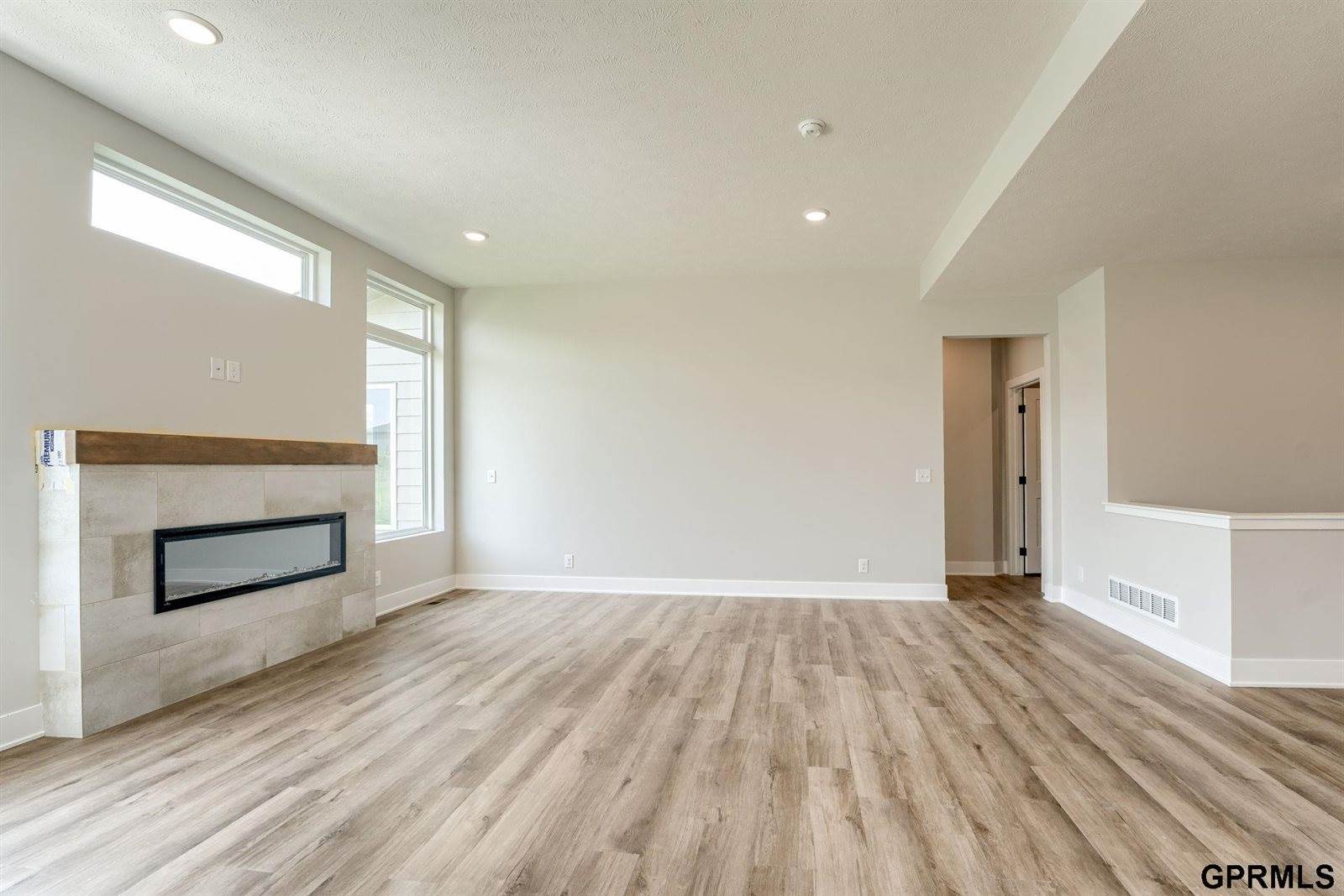 20605 Woodridge Drive, Gretna, NE 68028