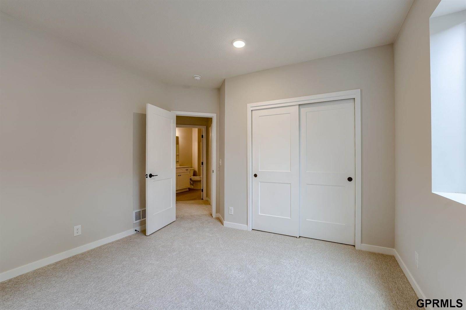 20605 Woodridge Drive, Gretna, NE 68028