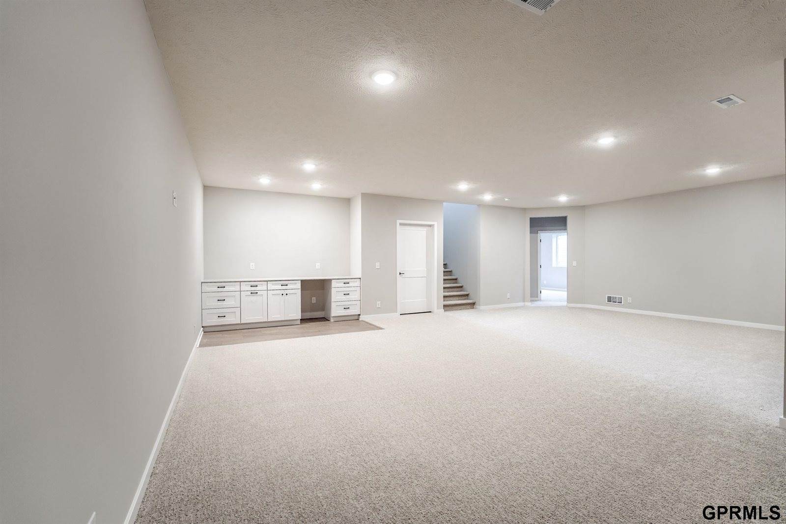 20605 Woodridge Drive, Gretna, NE 68028