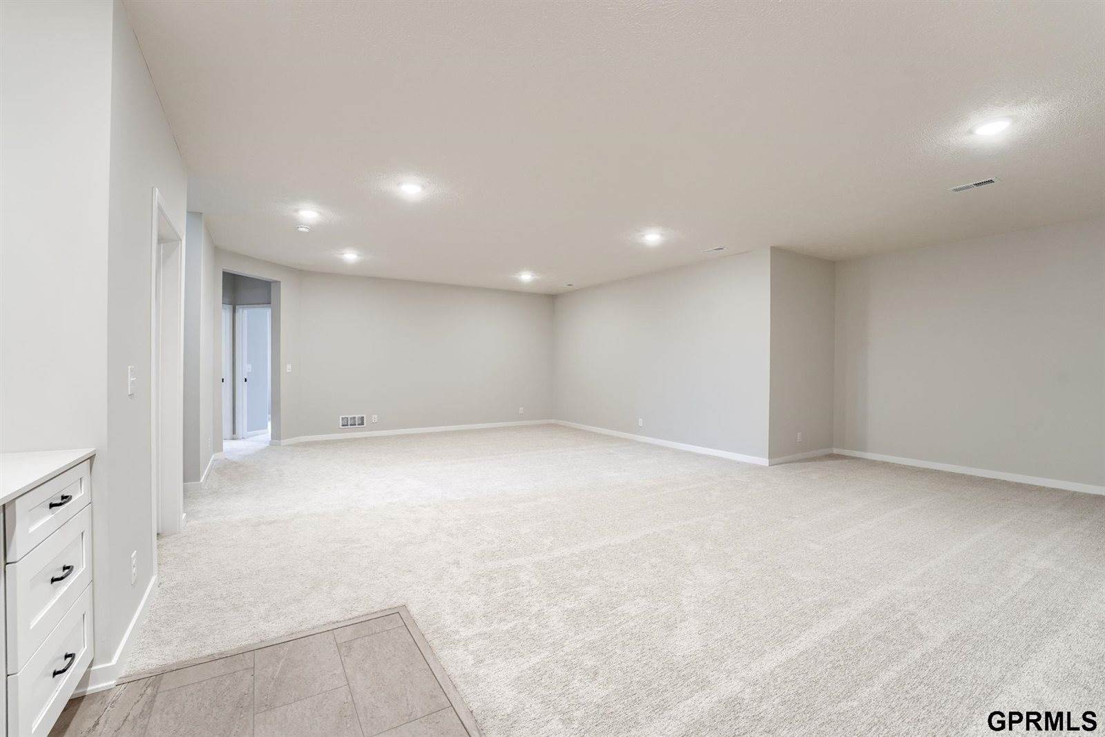 20605 Woodridge Drive, Gretna, NE 68028