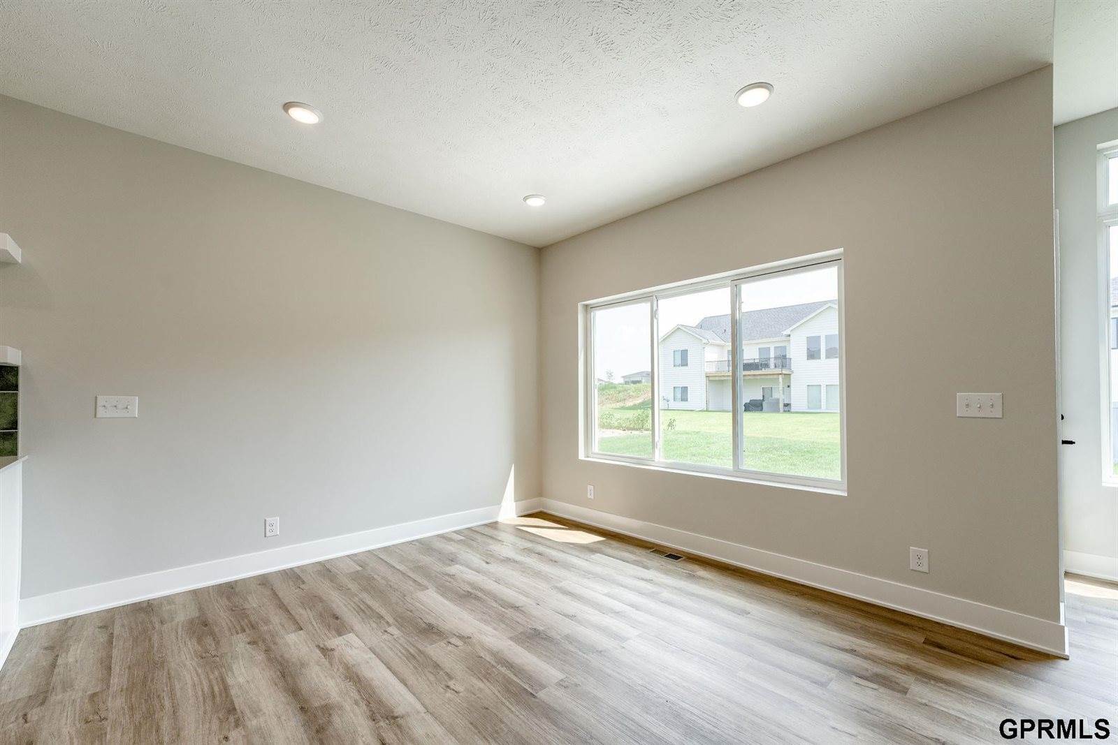 20605 Woodridge Drive, Gretna, NE 68028