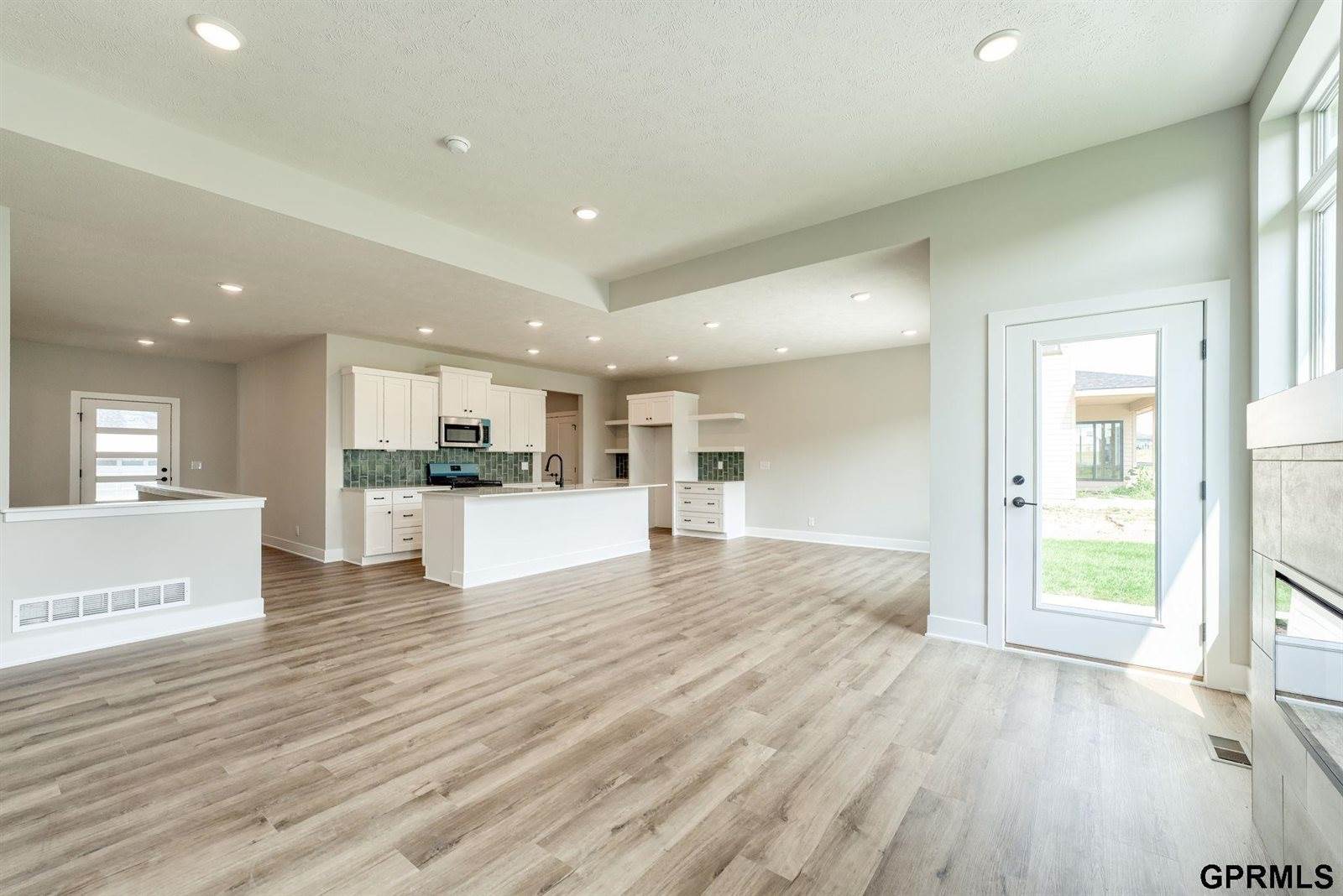 20605 Woodridge Drive, Gretna, NE 68028