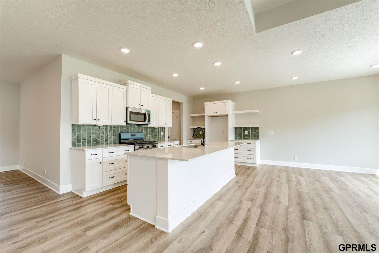 20605 Woodridge Drive, Gretna, NE 68028