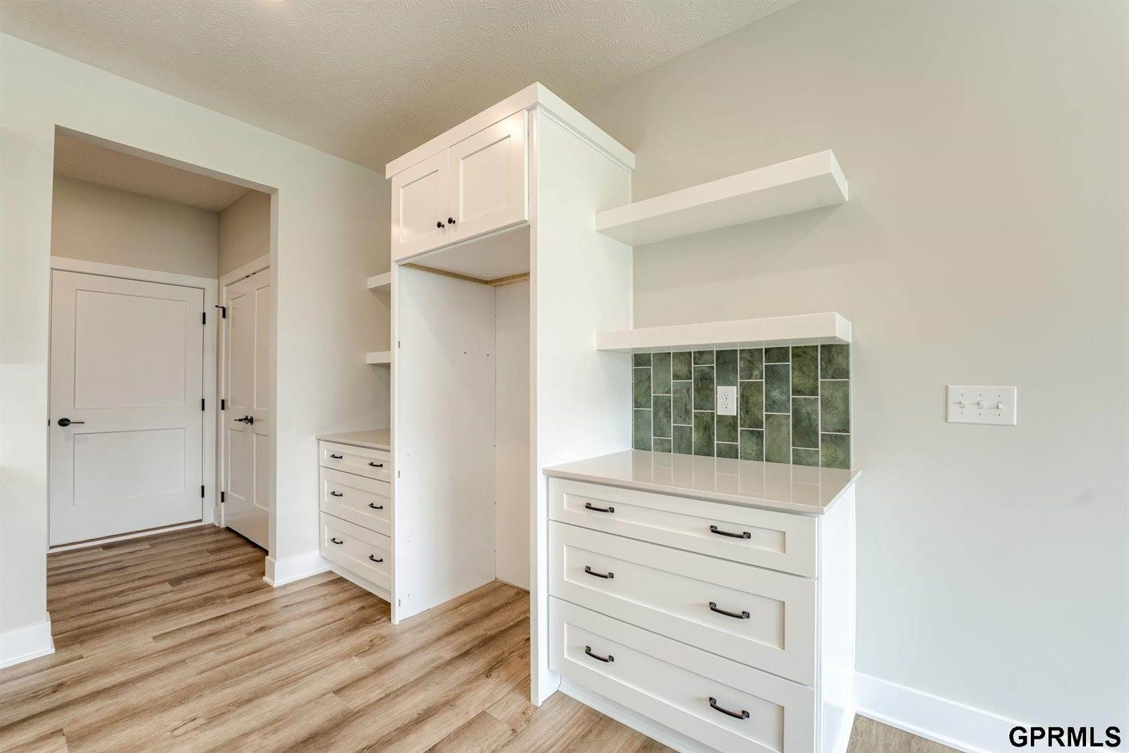 20605 Woodridge Drive, Gretna, NE 68028