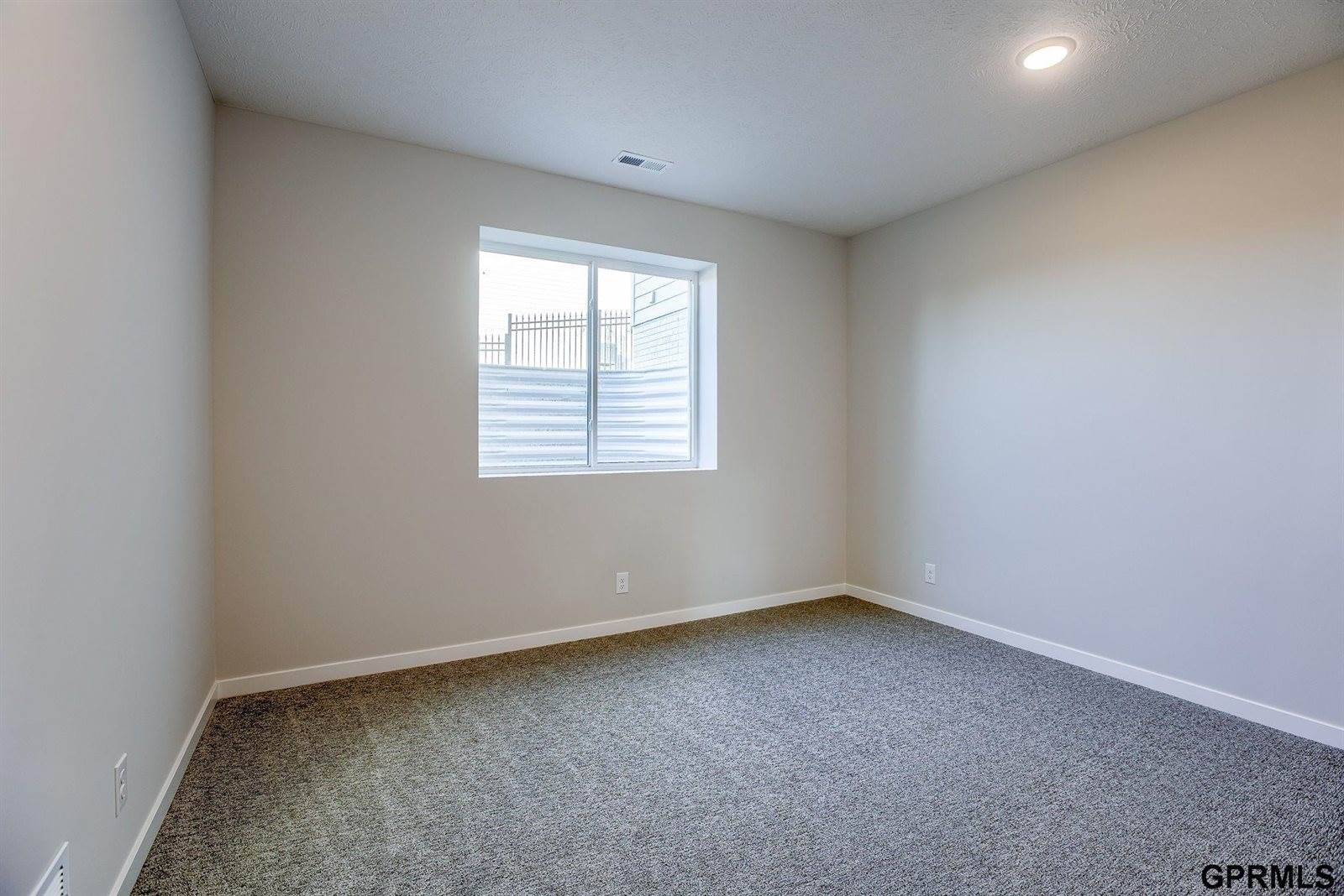 18307 Birch Avenue, Omaha, NE 68136