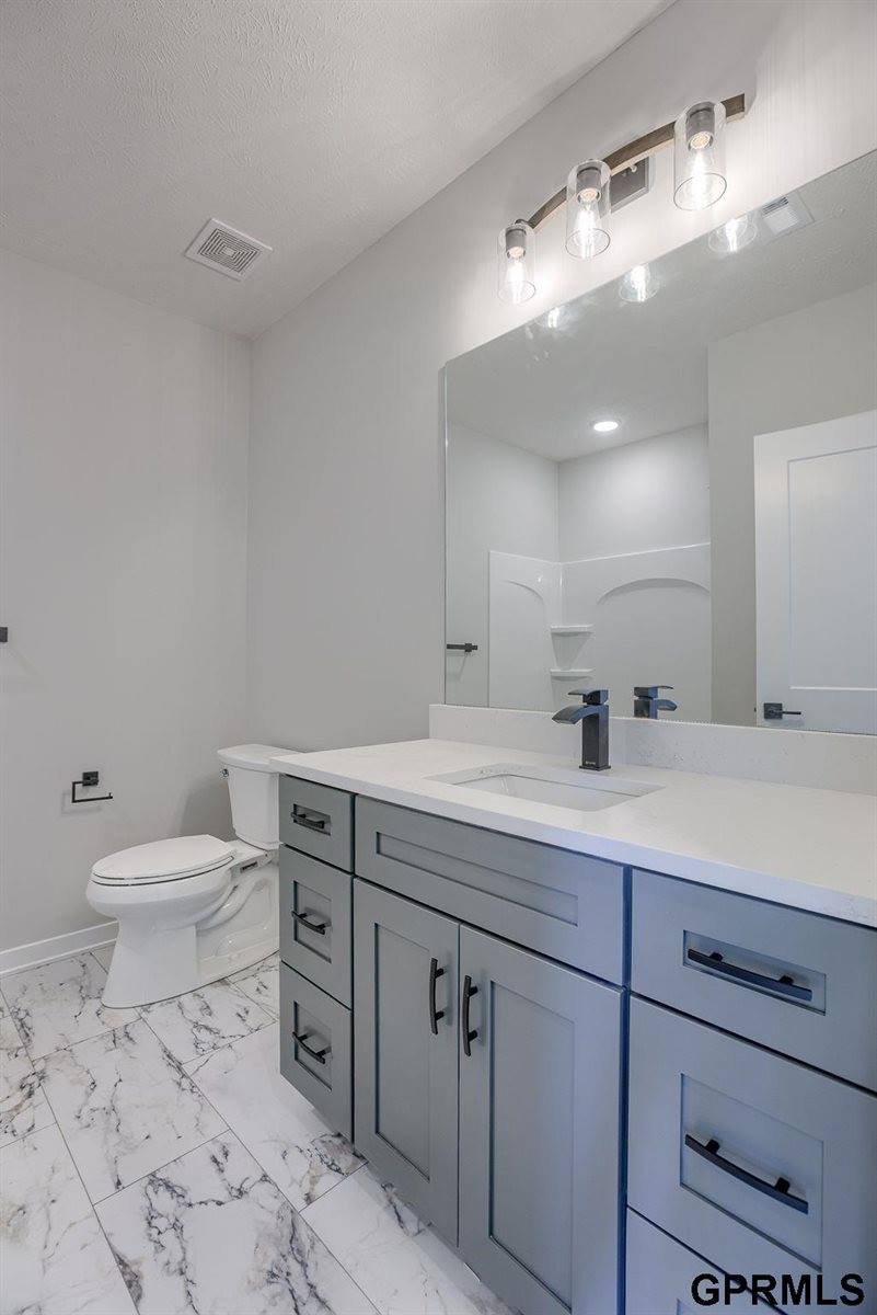 18307 Birch Avenue, Omaha, NE 68136