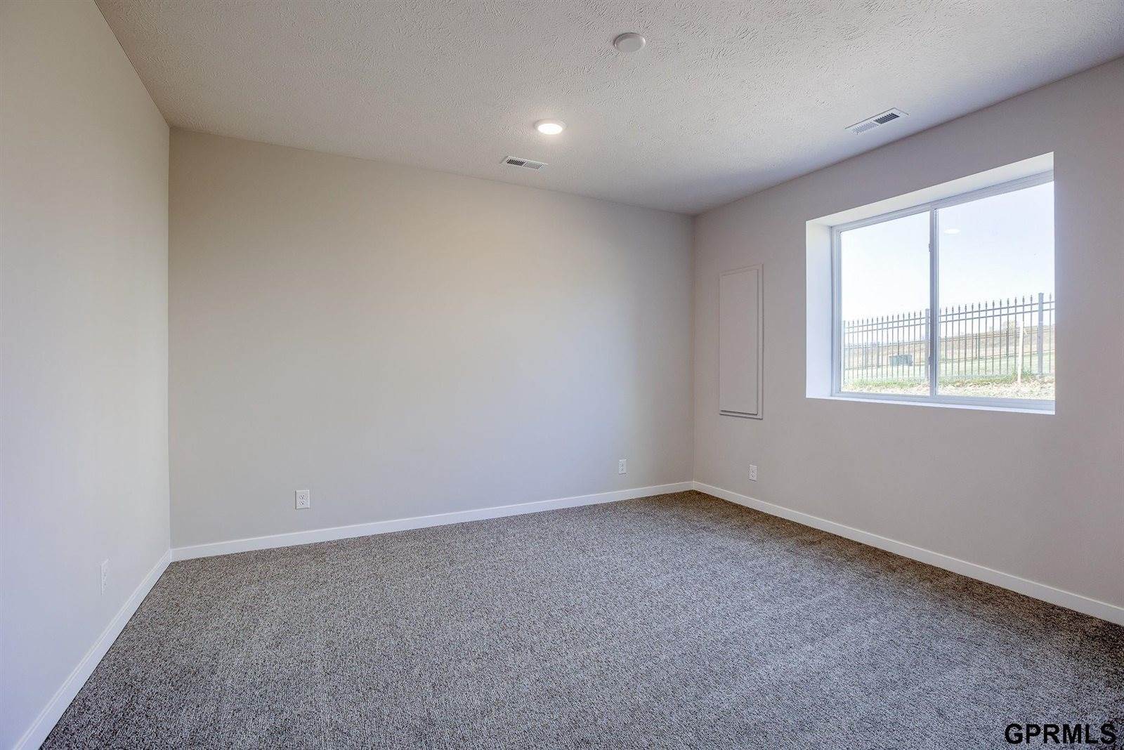 18307 Birch Avenue, Omaha, NE 68136