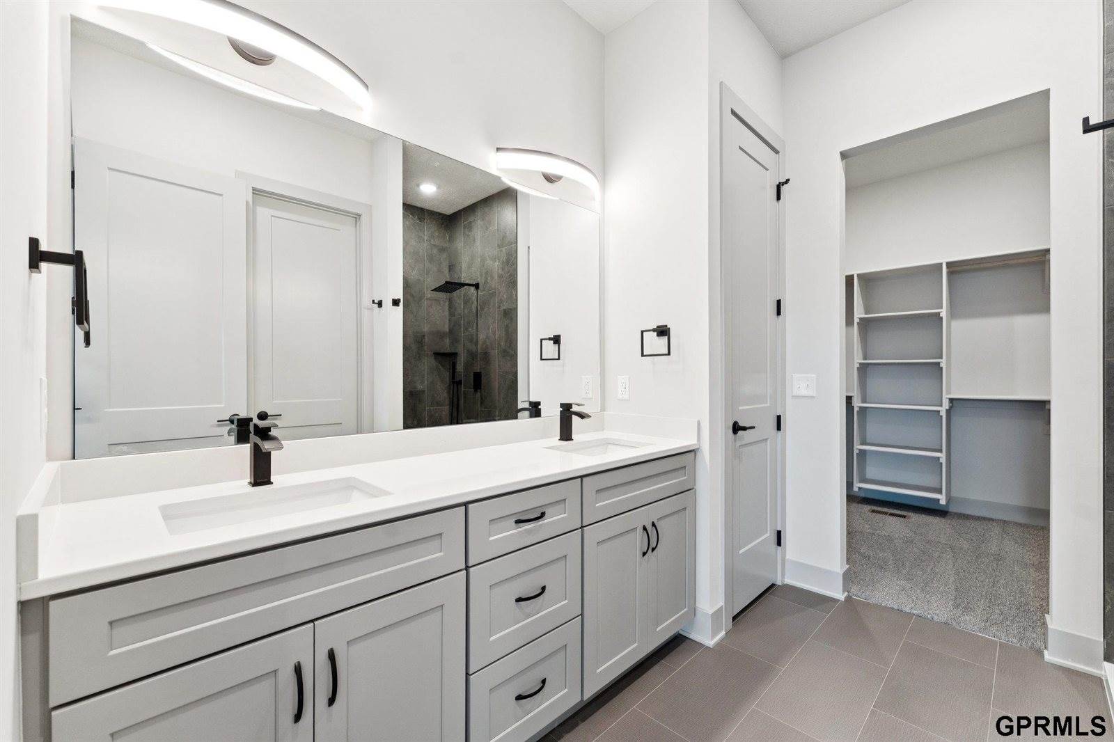 18307 Birch Avenue, Omaha, NE 68136