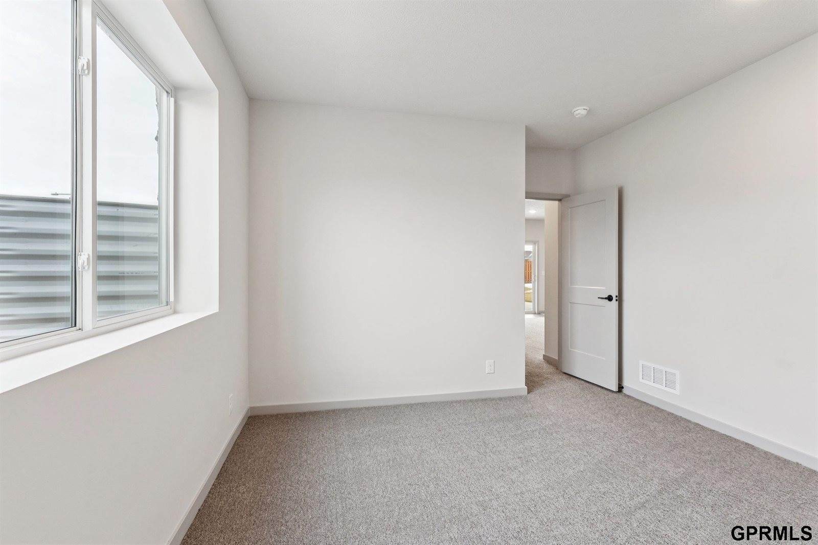 18307 Birch Avenue, Omaha, NE 68136