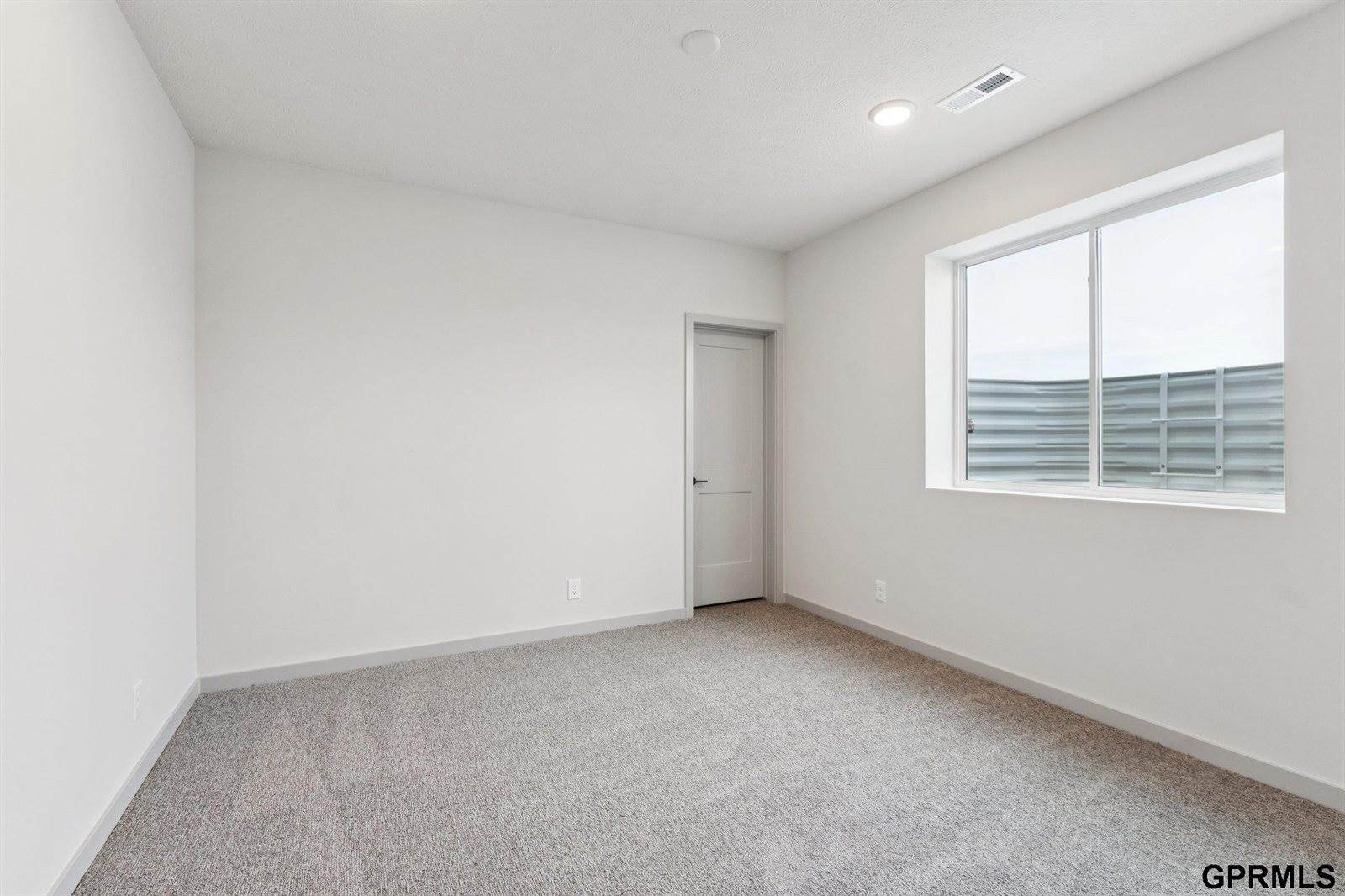 18307 Birch Avenue, Omaha, NE 68136