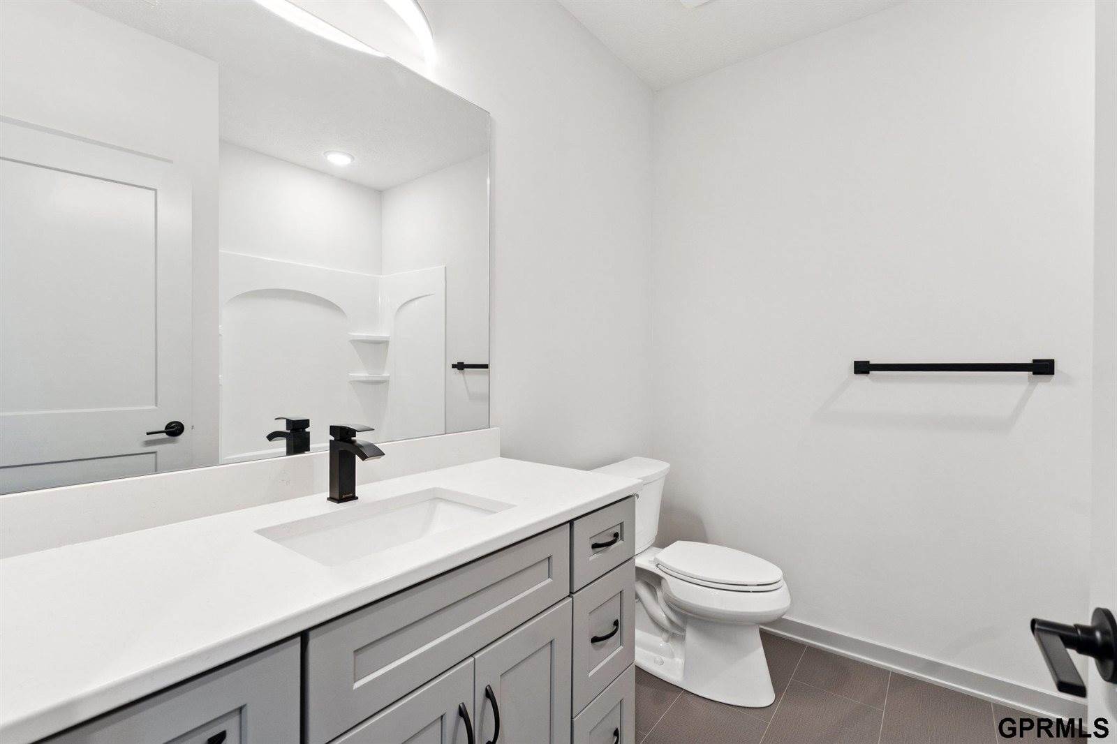 18307 Birch Avenue, Omaha, NE 68136