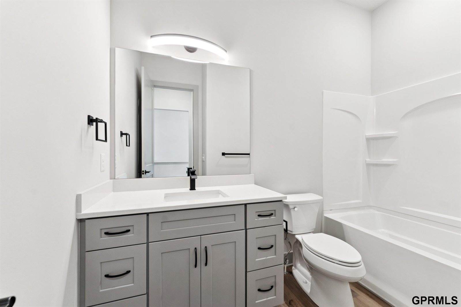 18307 Birch Avenue, Omaha, NE 68136