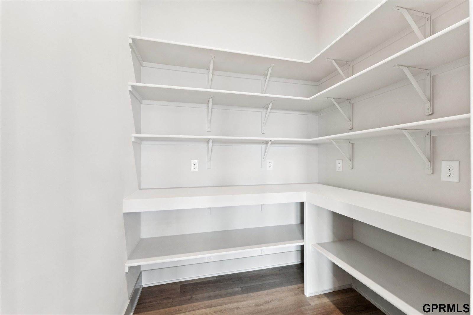 18307 Birch Avenue, Omaha, NE 68136