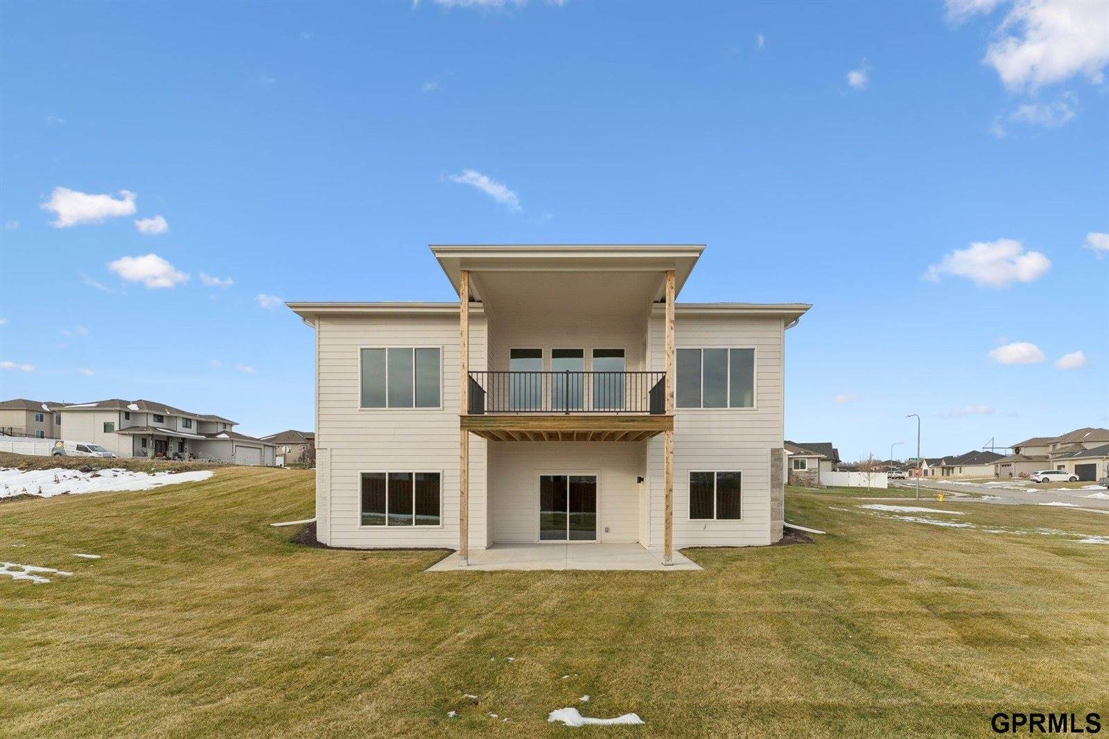 18307 Birch Avenue, Omaha, NE 68136