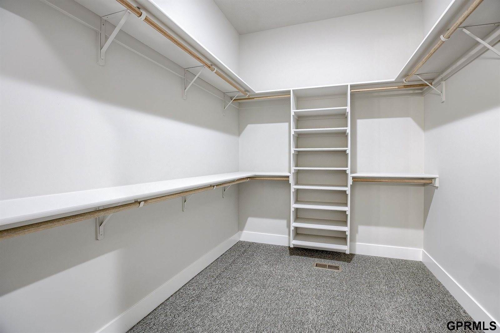 18307 Birch Avenue, Omaha, NE 68136