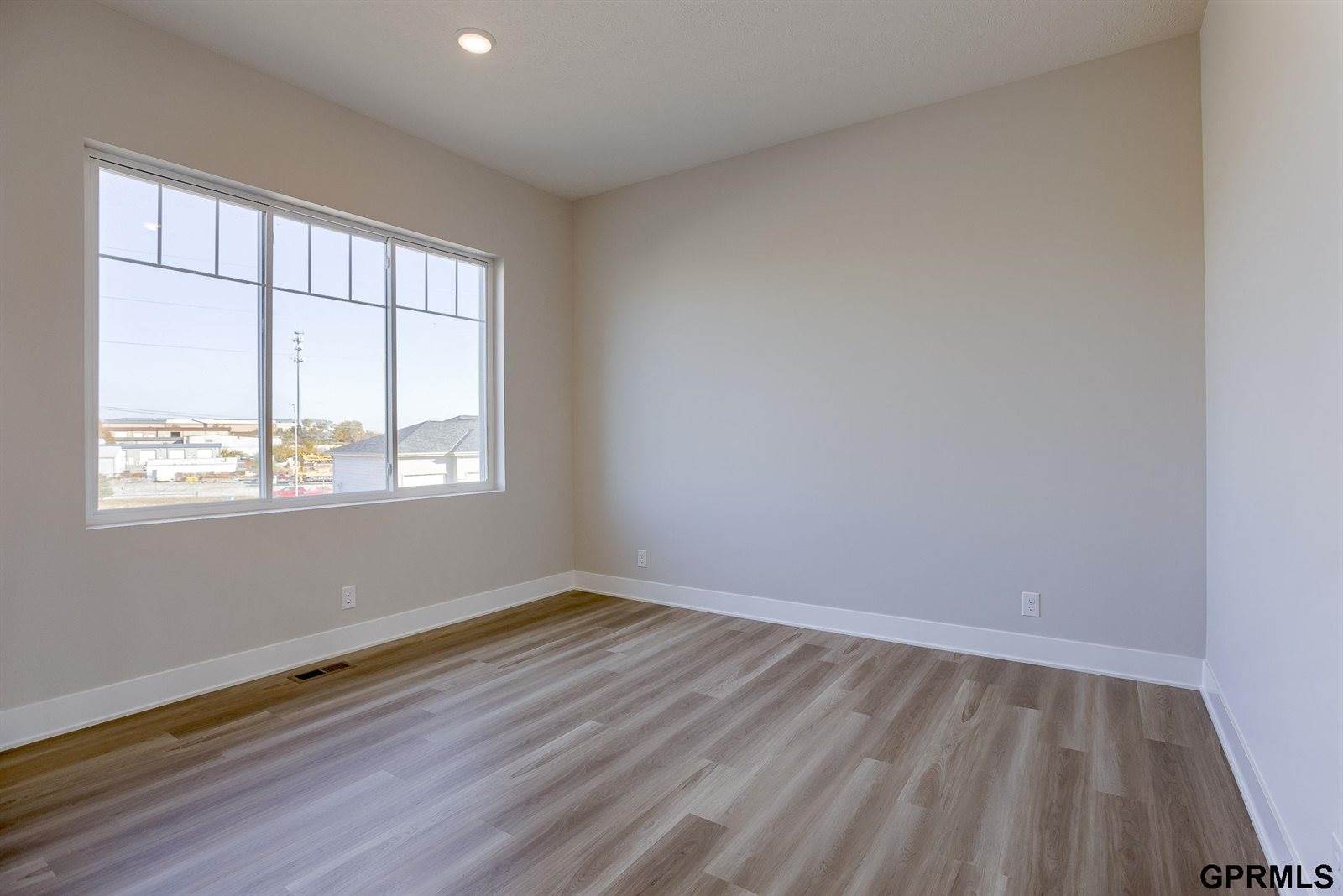 18307 Birch Avenue, Omaha, NE 68136