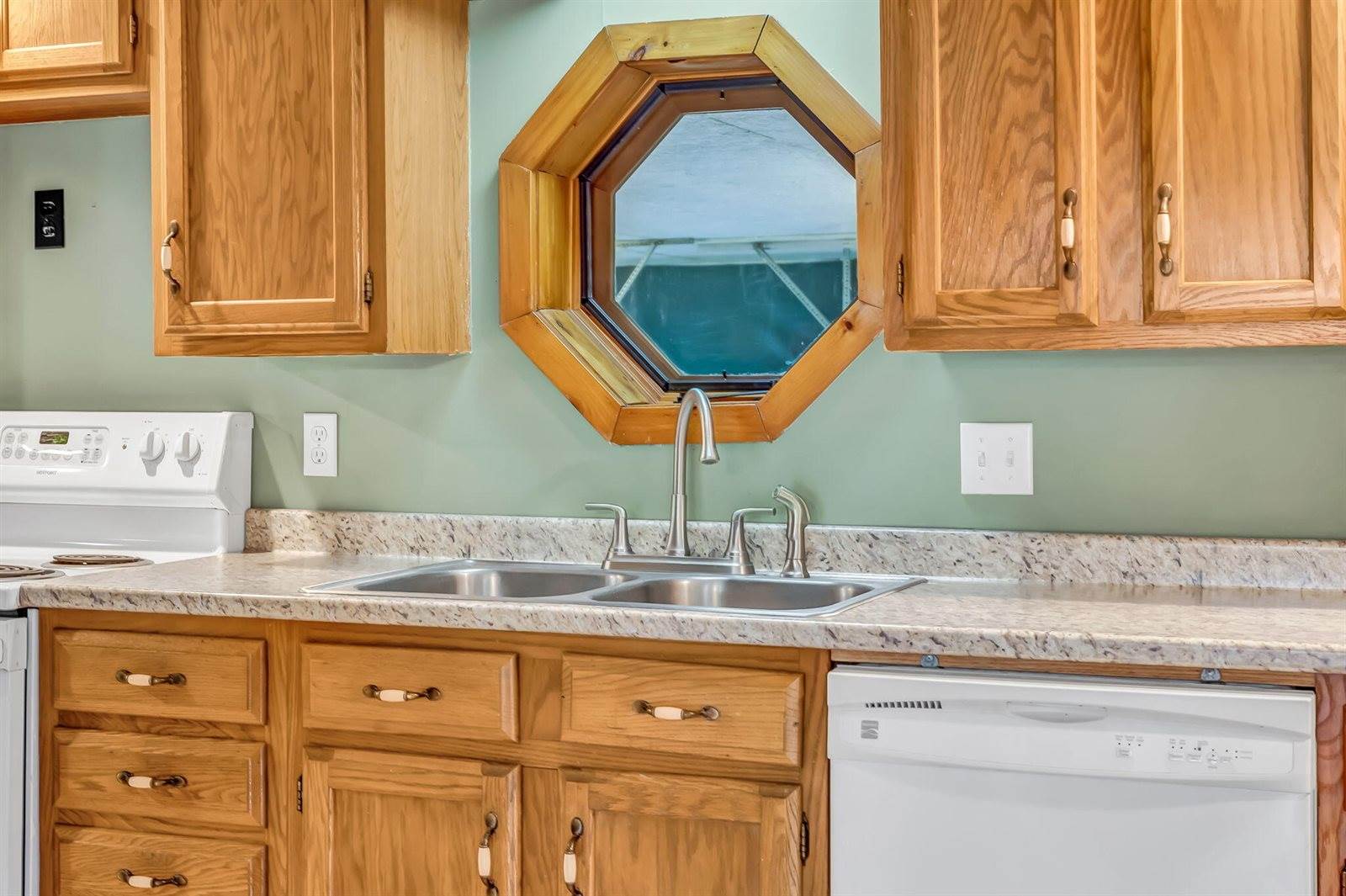 47 Higgins Road, Palmyra, ME 04965