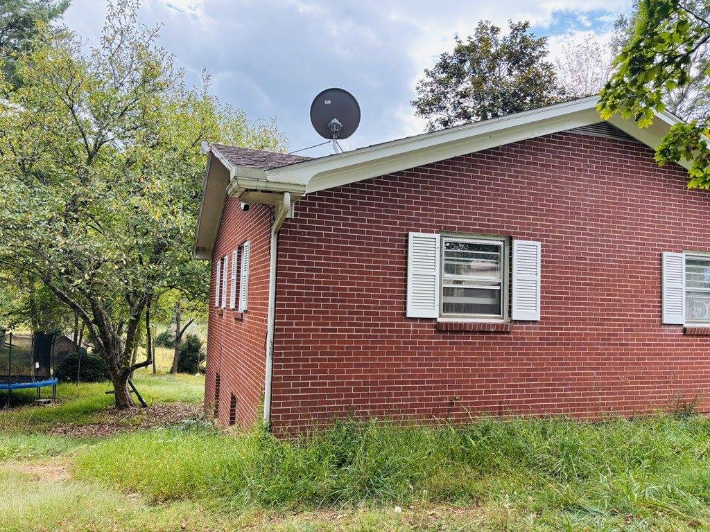 114 Raspberry Rd, Woodlawn, VA 24381