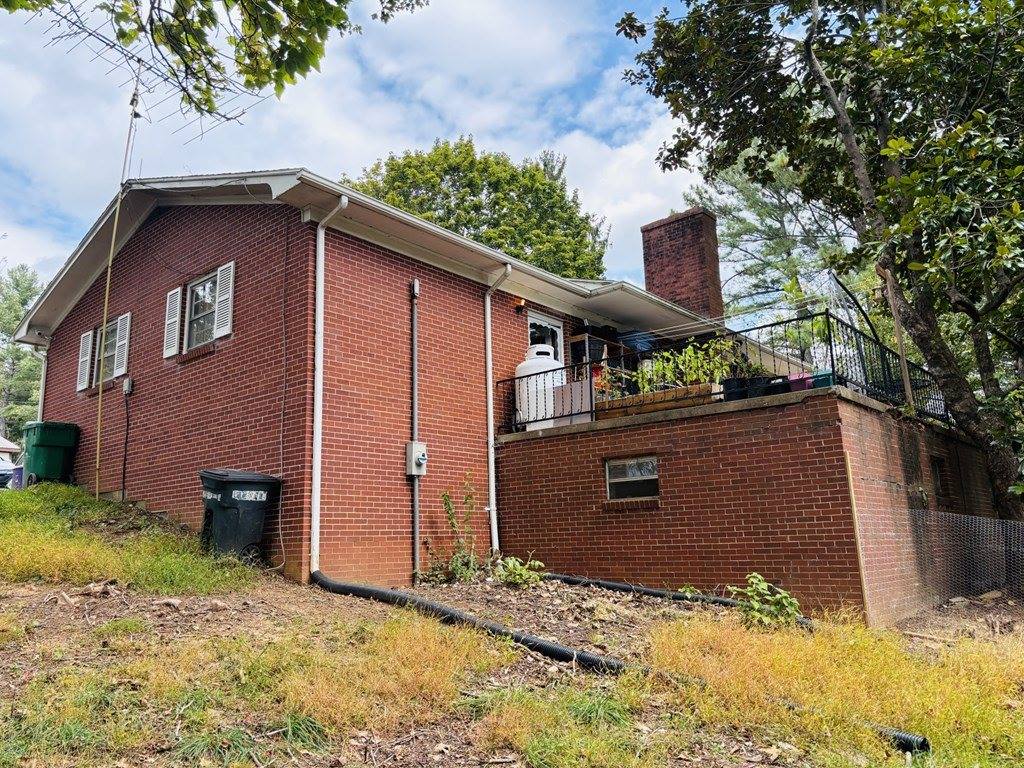 114 Raspberry Rd, Woodlawn, VA 24381