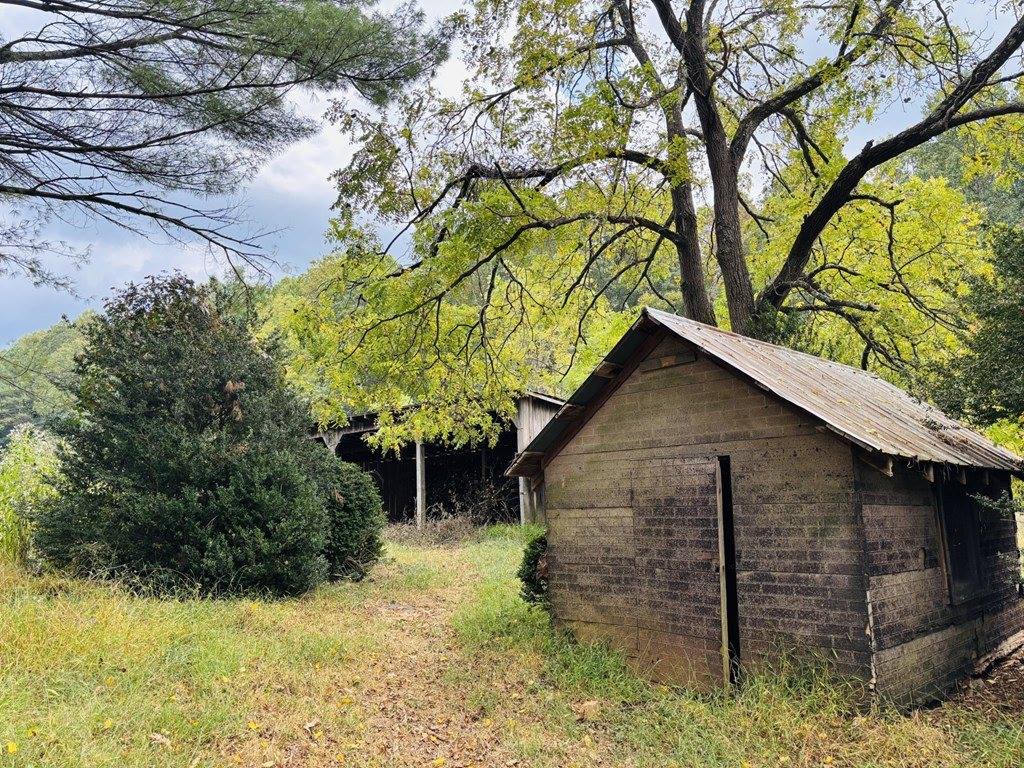 114 Raspberry Rd, Woodlawn, VA 24381