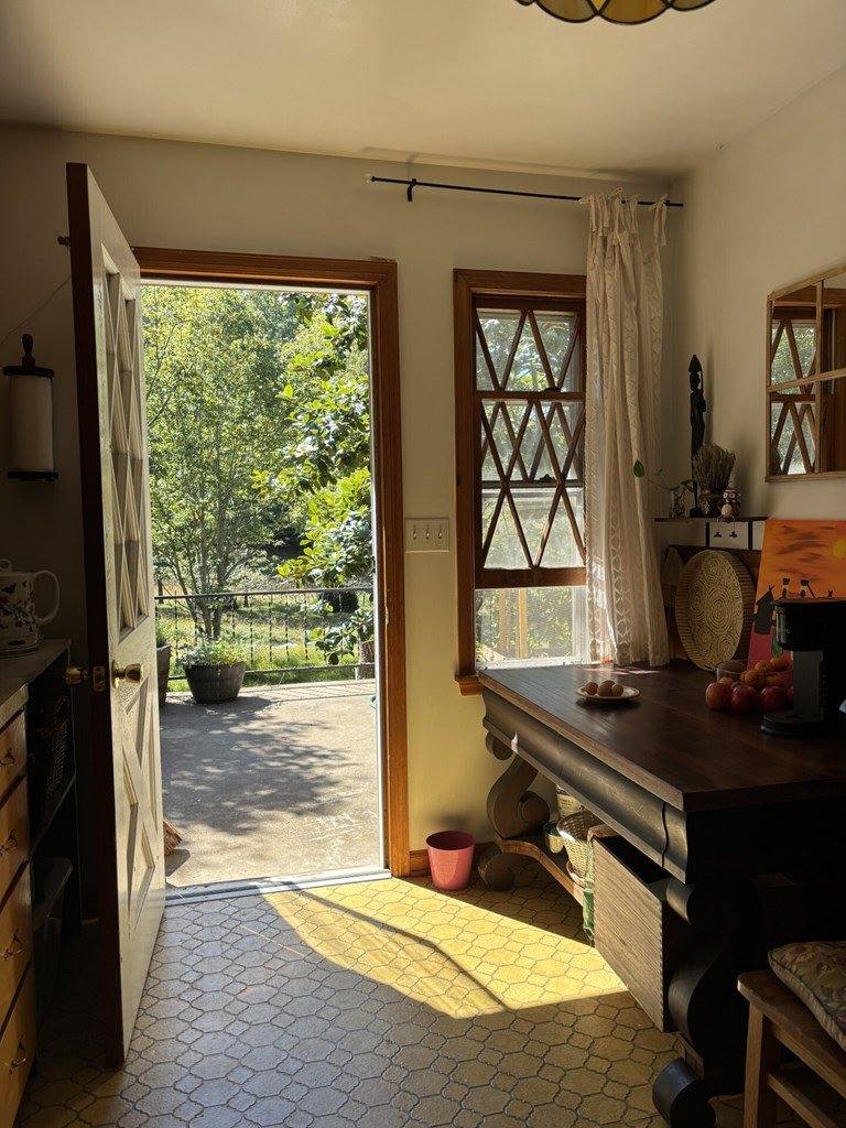 114 Raspberry Rd, Woodlawn, VA 24381