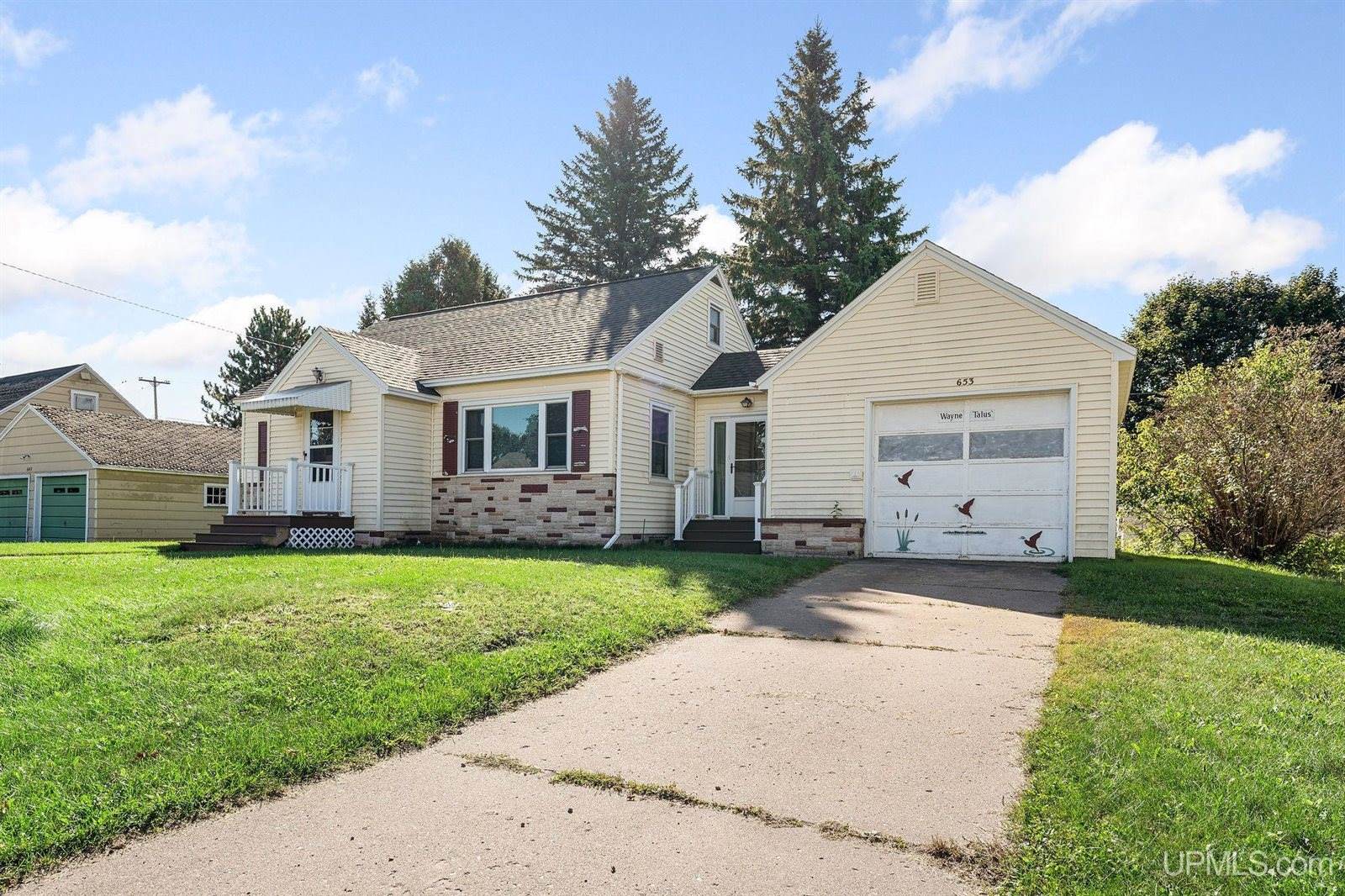 653 Cedar Street, Ishpeming, MI 49849