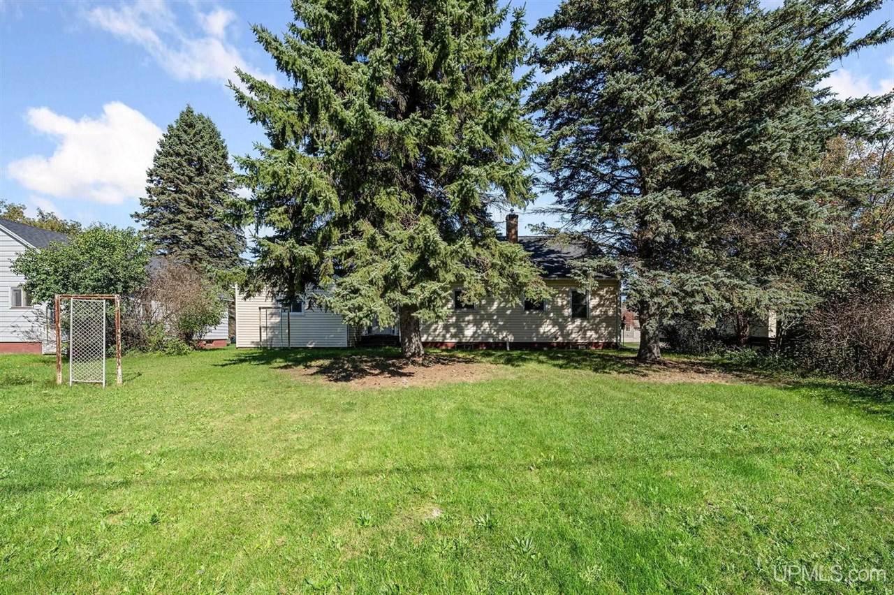 653 Cedar Street, Ishpeming, MI 49849
