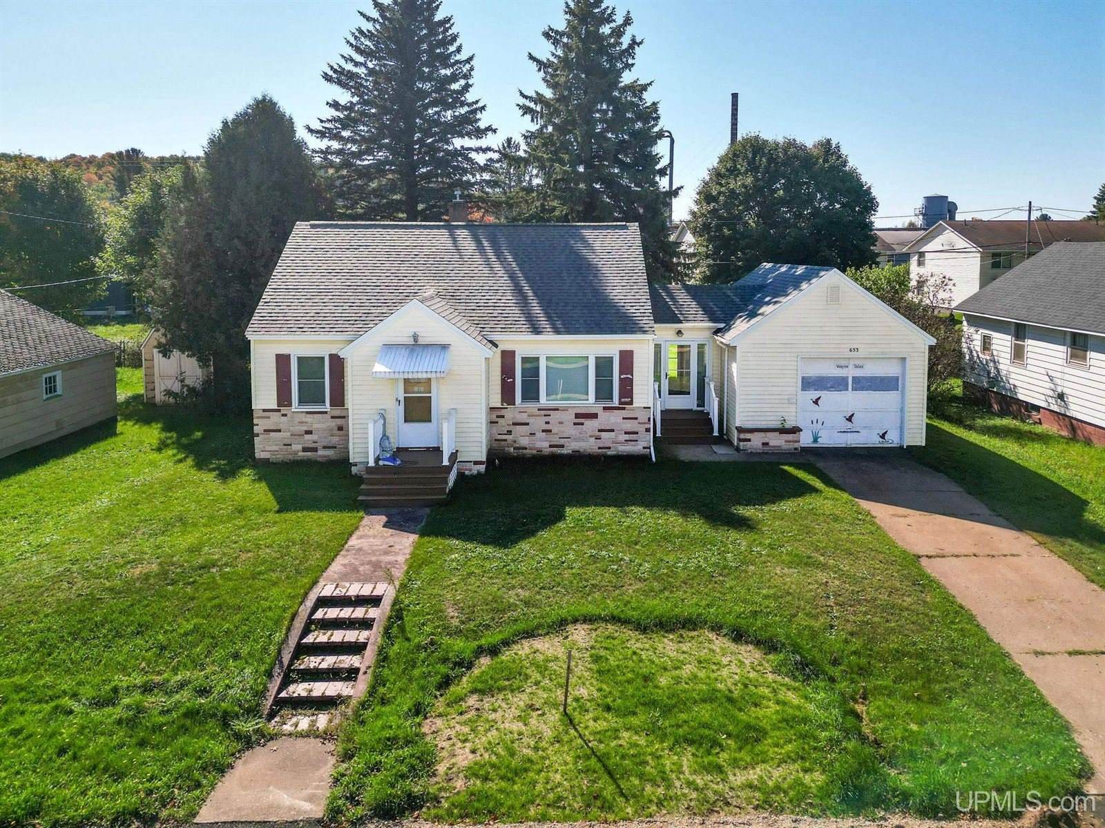 653 Cedar Street, Ishpeming, MI 49849