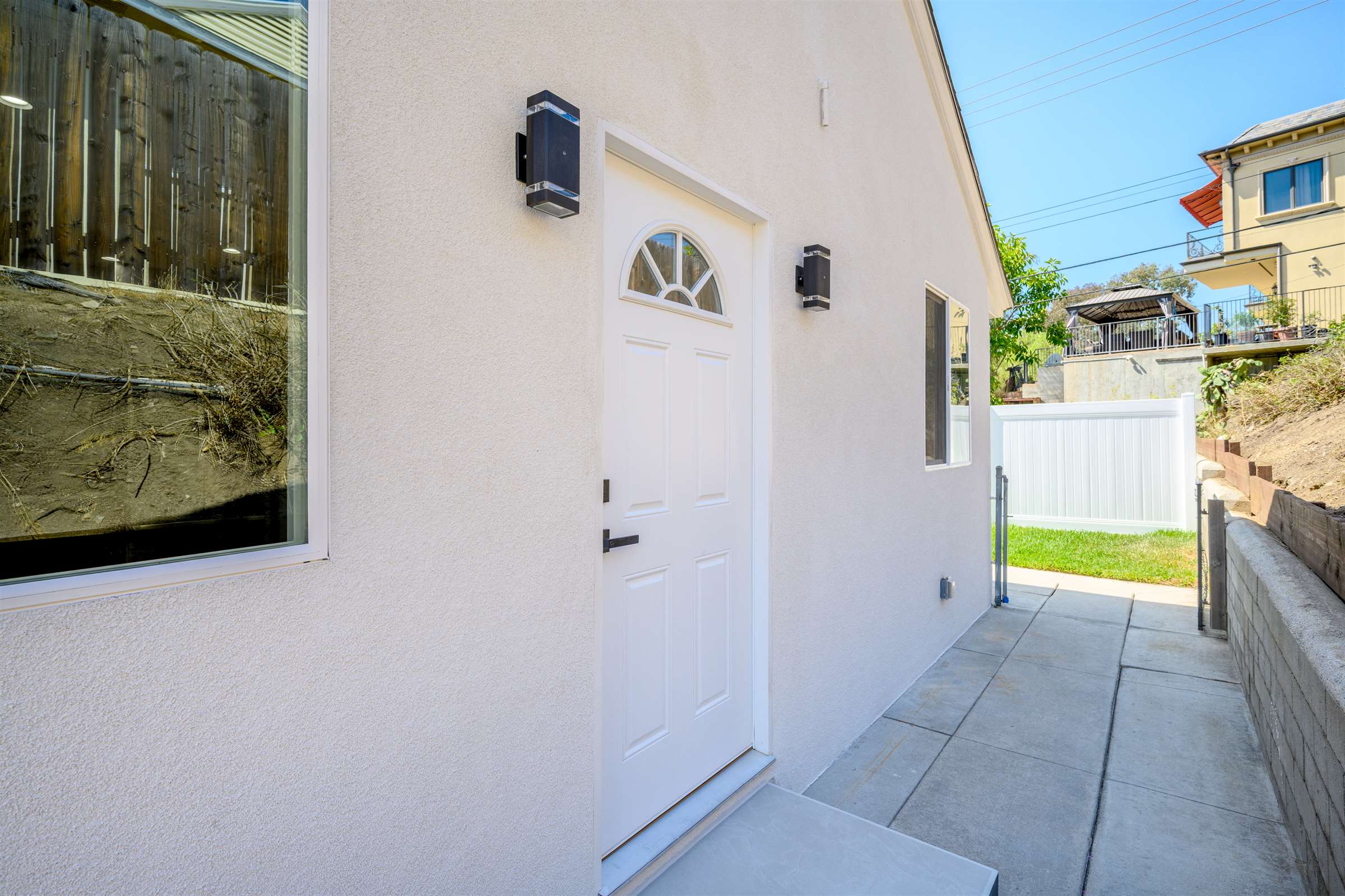 841 Irving Dr #101, Burbank, CA 91504