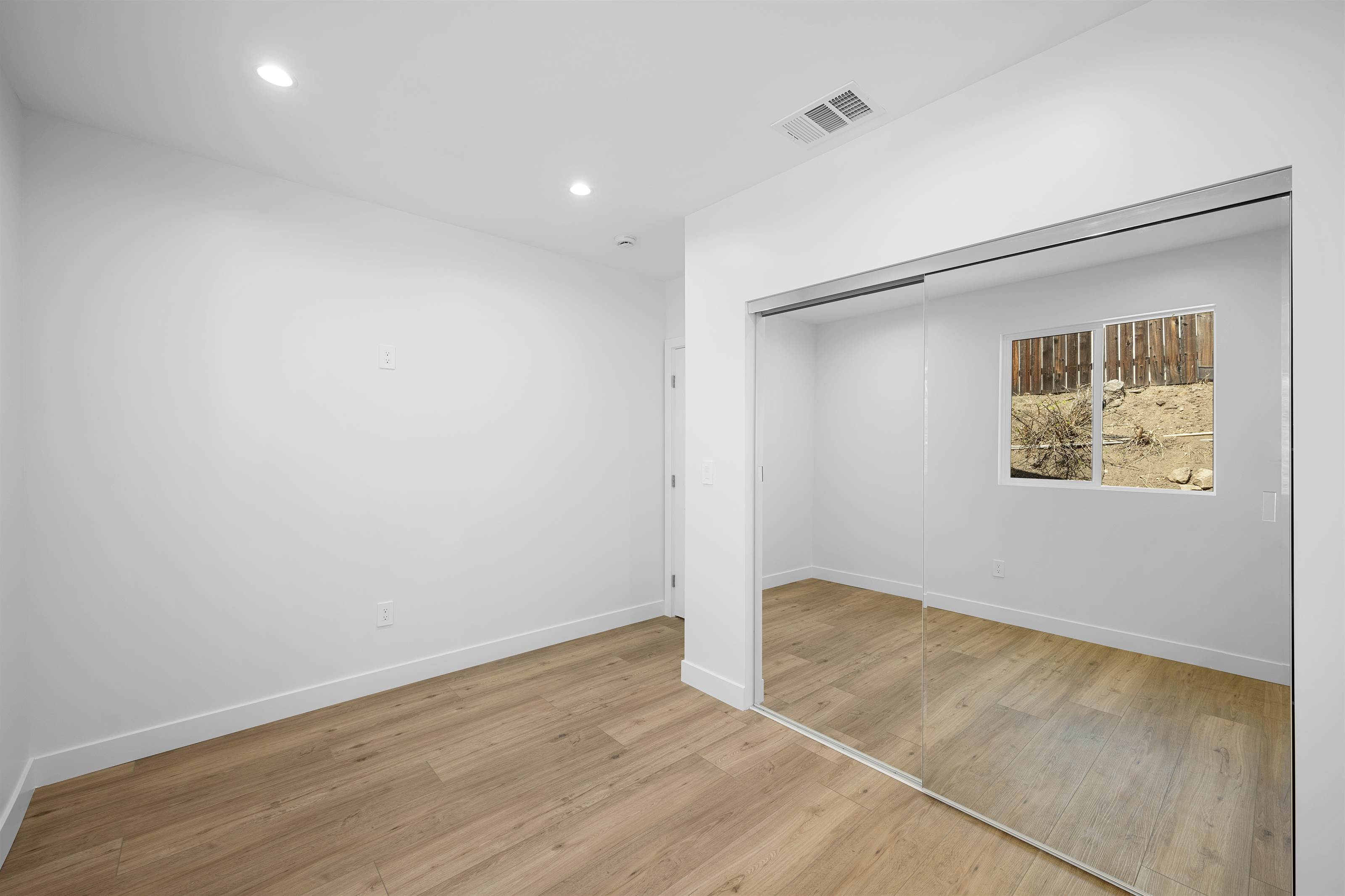 841 Irving Dr #101, Burbank, CA 91504