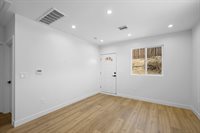 841 Irving Dr #101, Burbank, CA 91504