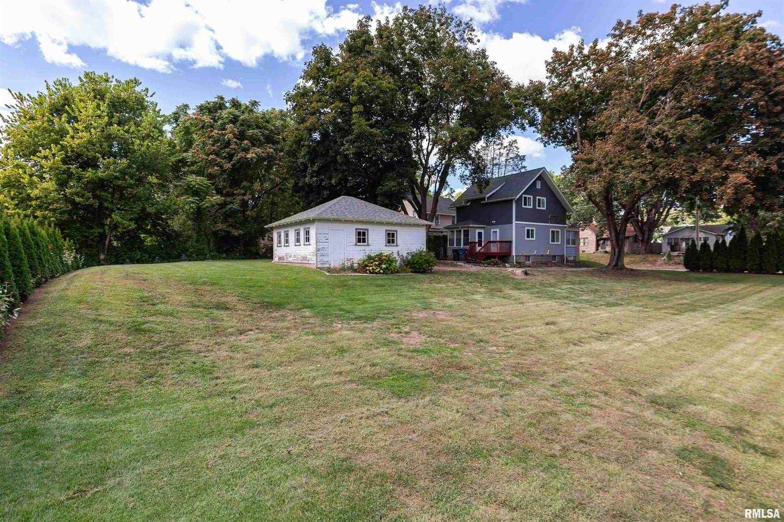 1824 25TH Avenue, Moline, IL 61265