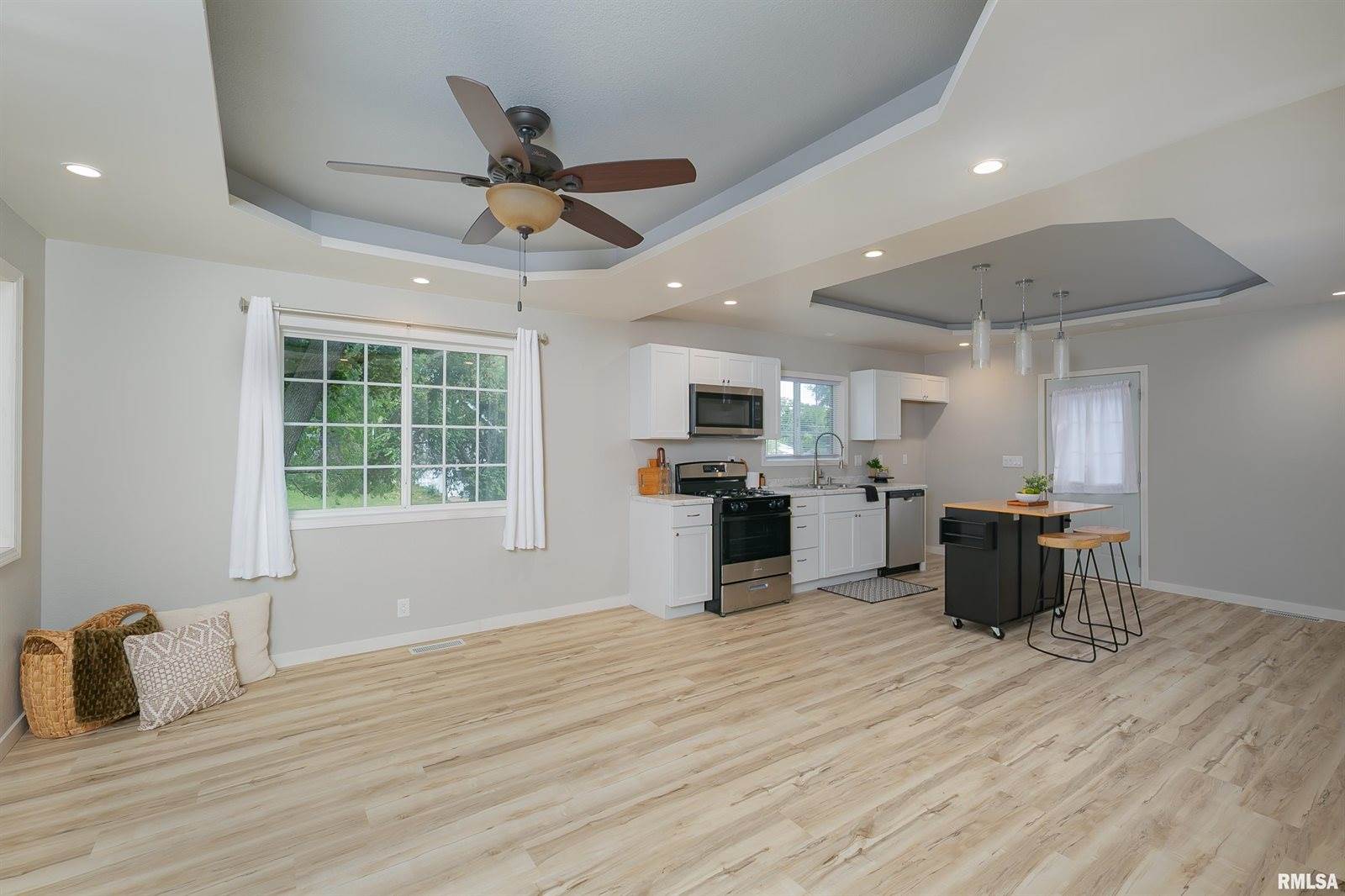 1824 25TH Avenue, Moline, IL 61265